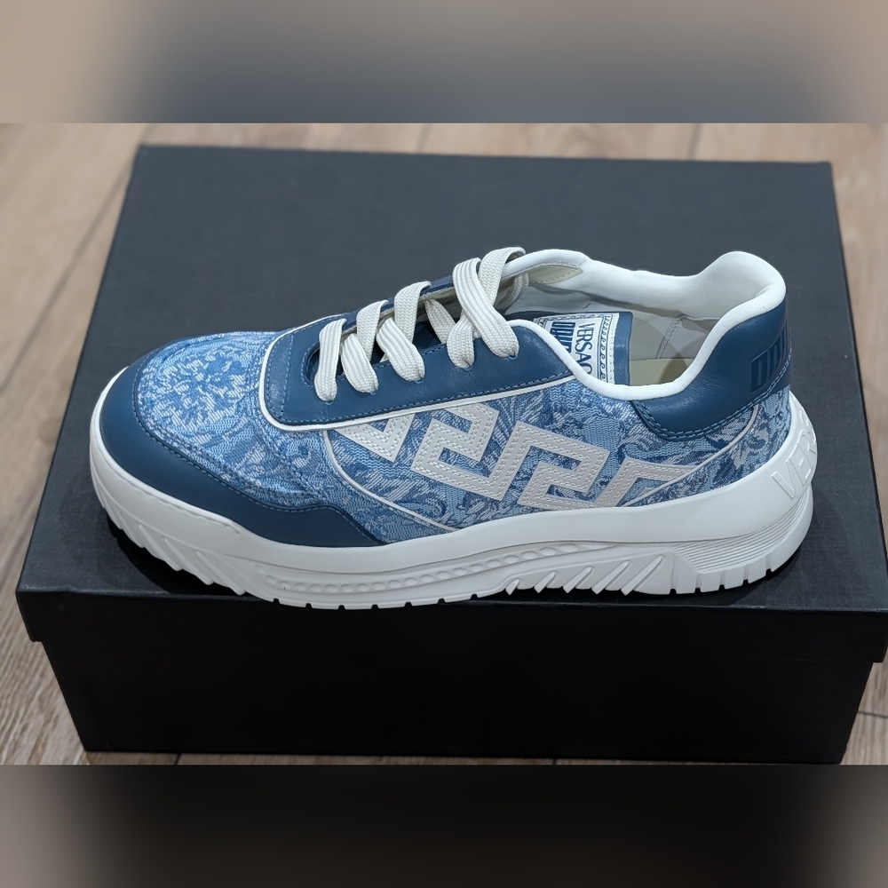 $925 VERSACE Greek Key Leather Low-Top Sneakers White/Baby Blue 43 US 10 - Picture 6 of 11